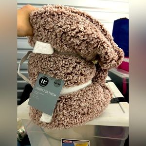 NWT Wayland Square Luxury Pom Throw